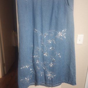 Two Twenty Collection Denim Skirt Size Large Embroidered Flowers